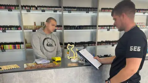 БЕБ продовжує боротьбу з нелегальними вейпами: на Київщині викрито підпільне виробництво на 3,7 млн гривень