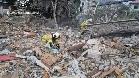 Последствия атаки РФ по Львовской области в ночь на 5 октября. Фото: ДСНС