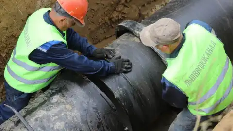 Работники "Львовводоканала". Фото: city-adm.lviv.ua