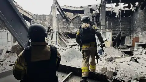 Последствия российского удара по Днепропетровской области. Фото: ГосЧС Украины.