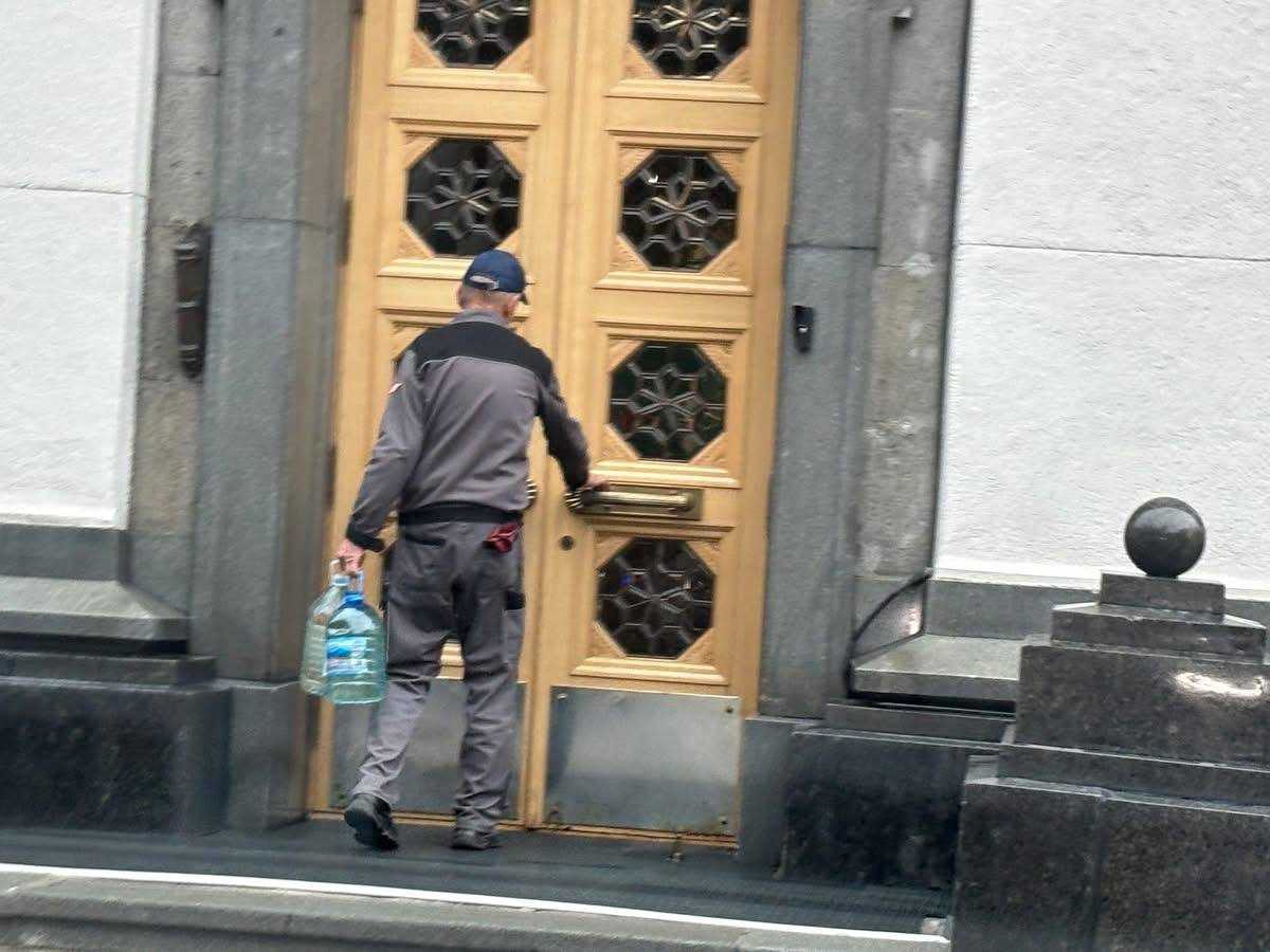 Набір води. Фото: telegram/irynagerashchenko