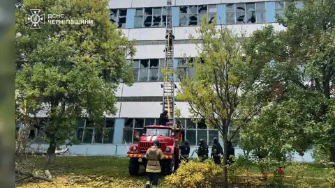 Последствия атаки РФ по предприятию в Нежине. Фото: ГСЧС