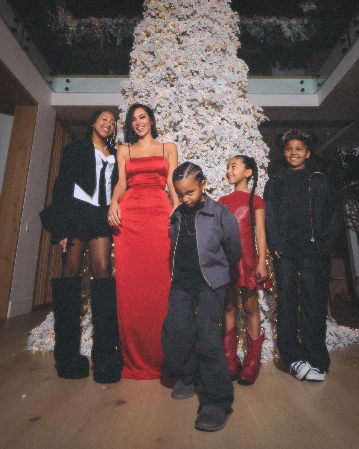 Кім Кардашян з дітьми. Фото: instagram/kimkardashian