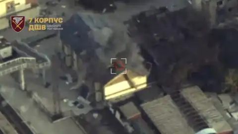 Попадание в место расположения диверсантов в Покровске. Сриншот видео
