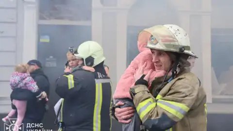 Эвакуация детей. Фото: ГСЧС