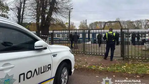 В Овруче мужчина взорвал гранату на перроне. Фото: Нацполиция