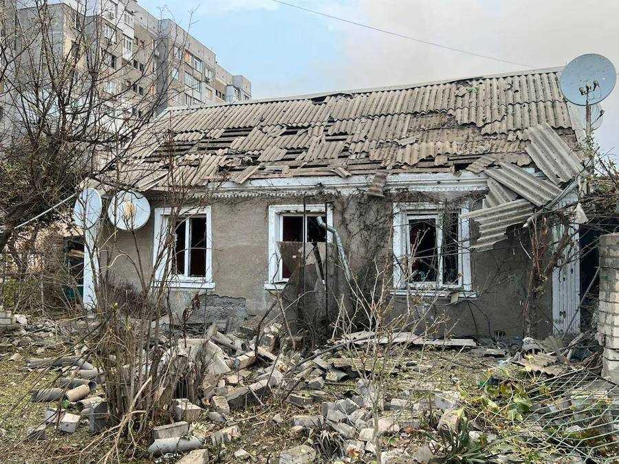 Последствия российского обстрела по Корабельному району Херсона. Фото: Telegram / Александр Прокудин.