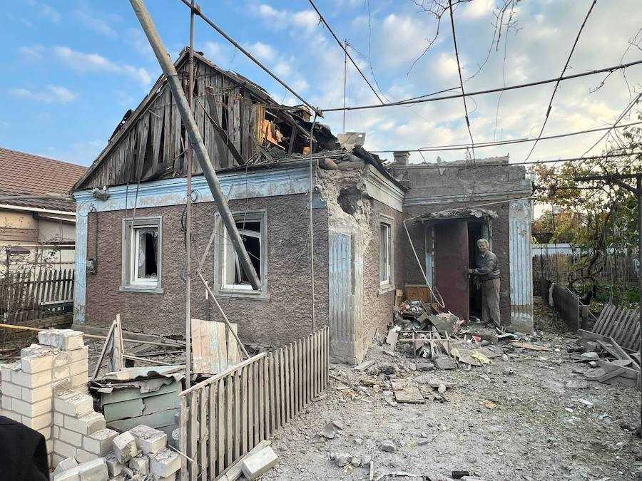 Последствия российского обстрела по Корабельному району Херсона. Фото: Telegram / Александр Прокудин.
