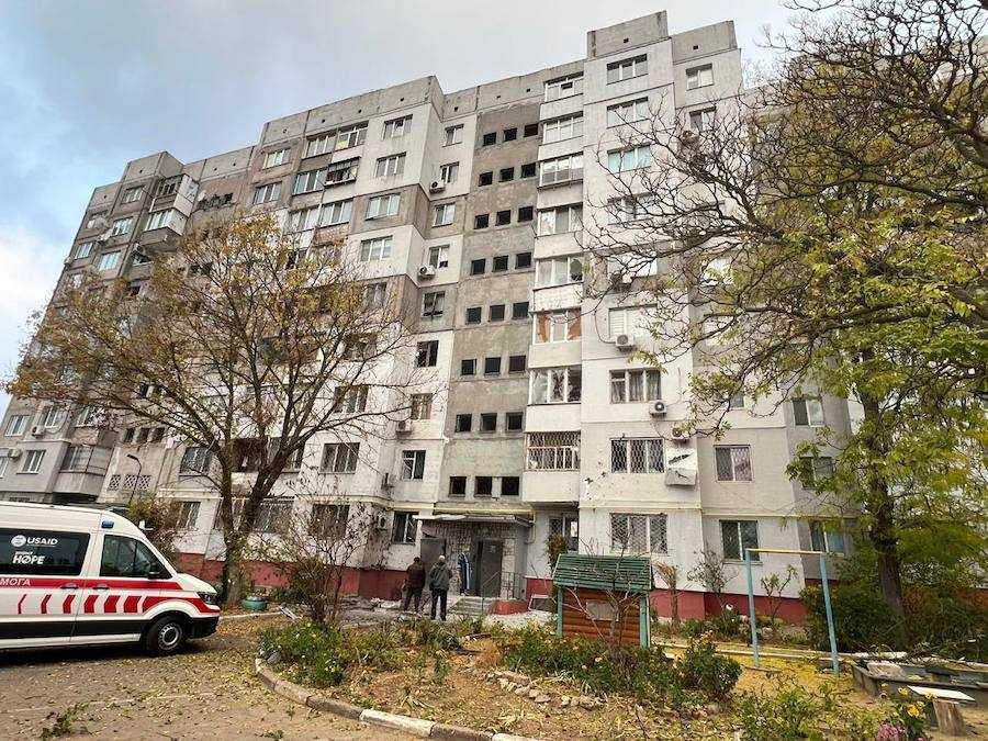 Последствия российского обстрела по Корабельному району Херсона. Фото: Telegram / Александр Прокудин.
