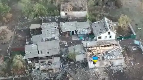 Украинский флаг над Егоровкой. Скриншот видео