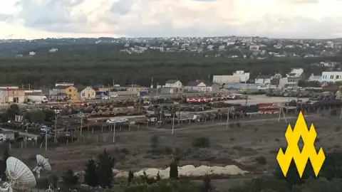 Оккупанты в Крыму разбирают списанные машины из-за недостатка техники. Фото: "АТЕШ"