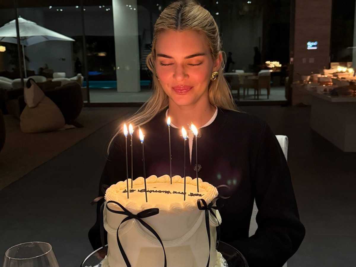 Кендалл з тортом. Фото: instagram.com/kendalljenner