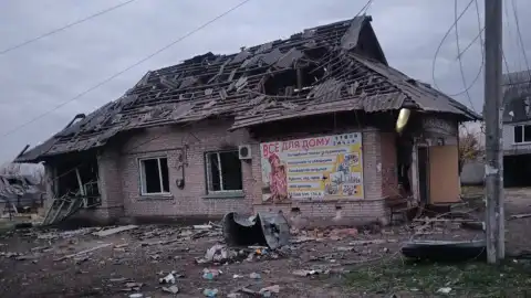 Последствия российского обстрела. Фото: Донецкая ОВА.