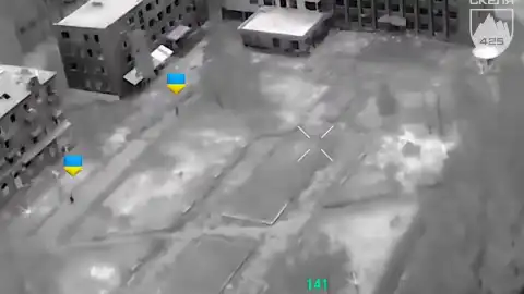 Украинские военные в центре Покровска. Фото: скриншот видео.