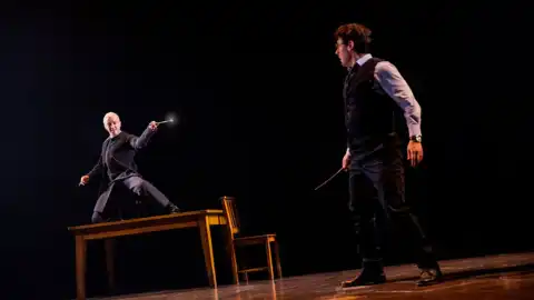 Том Фелтон и Джон Скелли в постановке "Гарри Поттер и Проклятое дитя". Фото: Broadway World