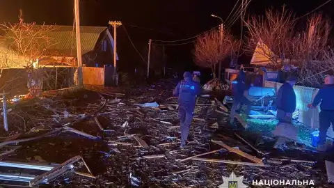 Россияне атаковали дронами Городню на Черниговщине. Фото: Нацполиция