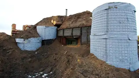 Элементы фортификационных сооружений в Святогорской ТГ.Фото:  Суспільне Донбас