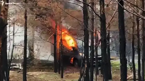 Эвакуационный автомобиль после атаки оккупантов. Фото: скриншот видео.