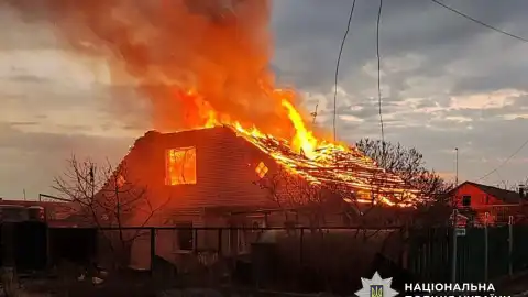 Последствия обстрелов в Донецкой области. Фото: Нацполиция