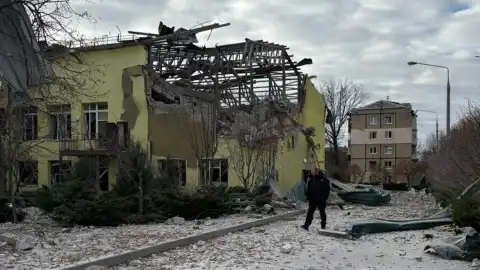 Школа в Славянске после авиаудара оккупантов. Фото: Славянская МВА.