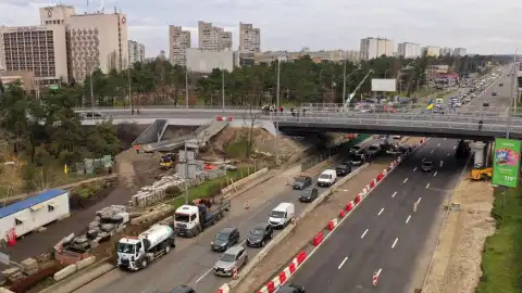 Ремонт аварійного шляхопроводу біля метро "Дарниця" завершено, рух відновлено, – Кличко