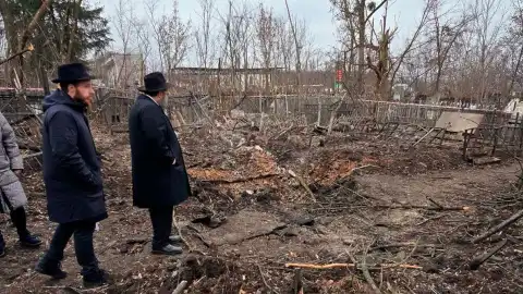 Обстрелы Харькова повредили еврейское кладбище. Фото: facebook/fjcukr