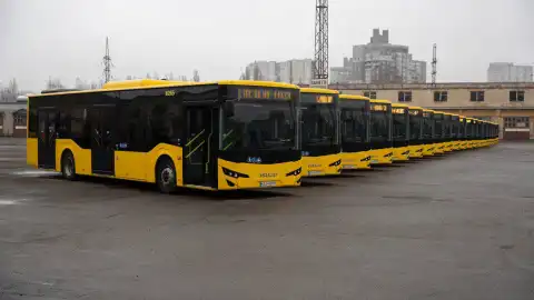 На маршруты Киева скоро выйдут 85 современных инклюзивных автобусов и 8 трамваев, часть уже работает, – Кличко