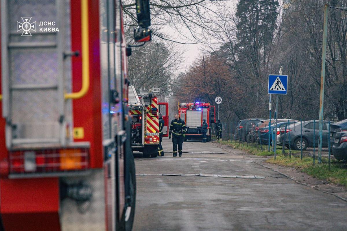 У Святошинському районі Києва ліквідовано загоряння в лікарні. Фото: ДСНС