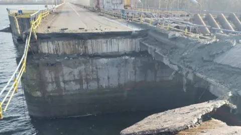 Дамба Печенежского водохранилища после удара армии РФ. Фото из открытых источников.