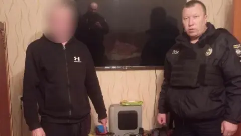 Задержание мужчины, который мог совершить стрельбу в Сумах. Фото: полиция Сумской области.