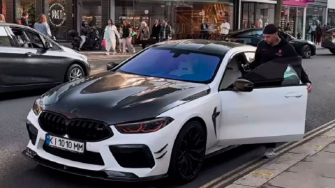Михайло Мудрик на BMW. Фото: скриншот з відео