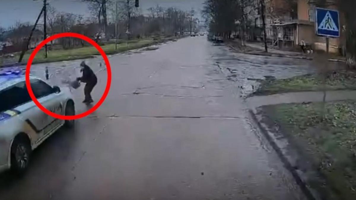 Момент наезда на ребенка. Скриншот видео 