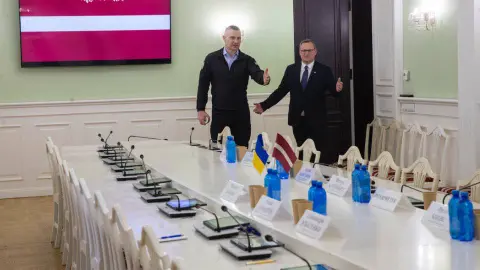 Встреча Виталия Кличко с мэром Риги Виестурсом Кляйнбергсом. Фото: Telegram/Віталій Кличко
