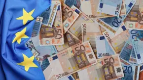 Євро. Колаж: Українські Новини