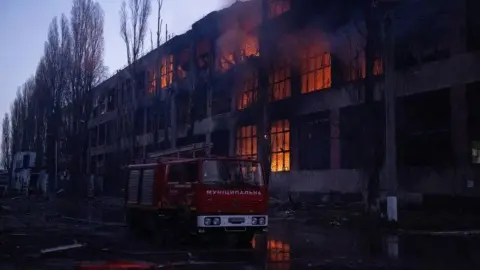 Повреждены не только энергетические, но и гражданские объекты. Фото: ГСЧС.