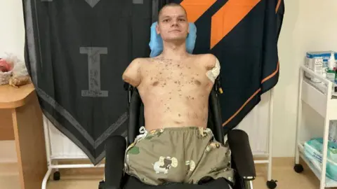 20-летний ветеран, которому, отказали в восстановлении карточки. Фото: Facebook / Елена Толкачева

