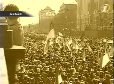 Похорон В'ячеслава Чорновола у Києві на Володимирській вулиці 29 березня 1999 р. Фото: НТКУ