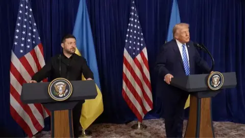 Владимир Зеленский и Дональд Трамп. Скриншот трансляции