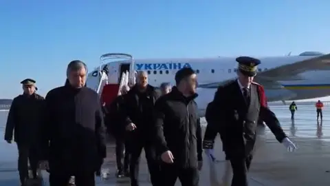 Владимир Зеленский в Париже. Фото: скриншот видео