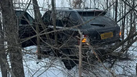 Range Rover, на котором пытались сбежать в Румынию. фото: ГПСУ