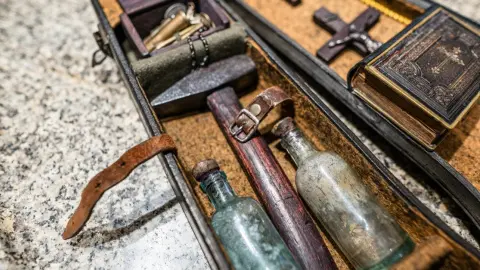 Антивампірський набір. Нова експозиція Музею судової медицини у Вроцлаві. Фото: wroclaw