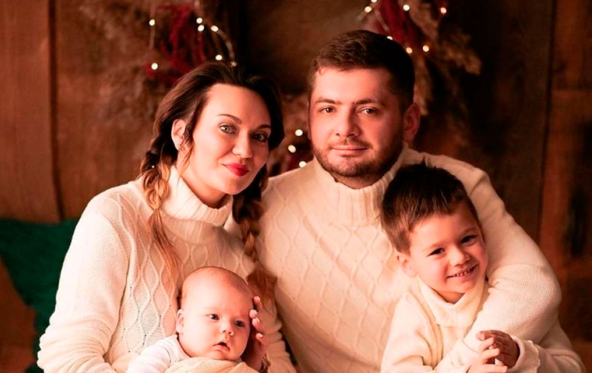 Олександр Божков та Анна Саліванчук з дітьми. Фото: instagram/salivanchuk.anna