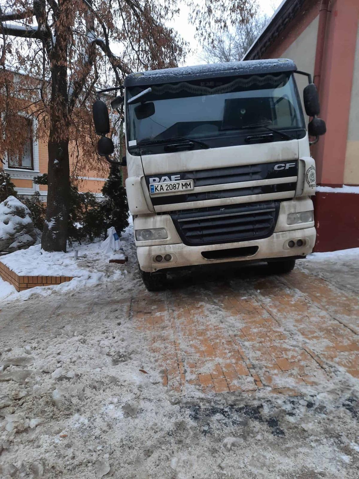 Роботи біля садиби на Андріївському узвозі.