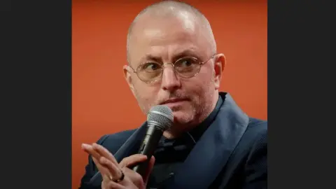 Керівник Деснянського району Бахматов повідомляє про повернення світла у будинки, які досі темні, - киянка у