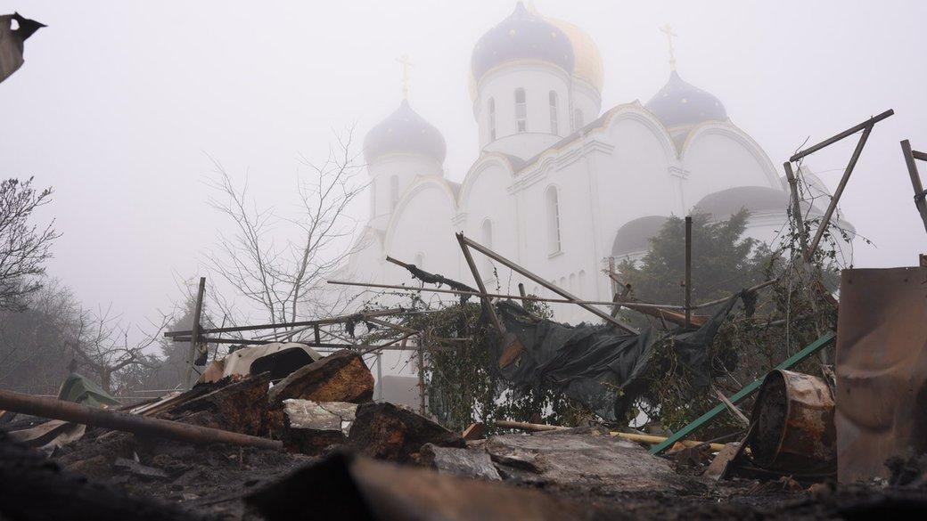 Территория Свято-Успенского мужского монастыря после российской атаки, 28 января 2026 года. Фото: Суспільне Одеса