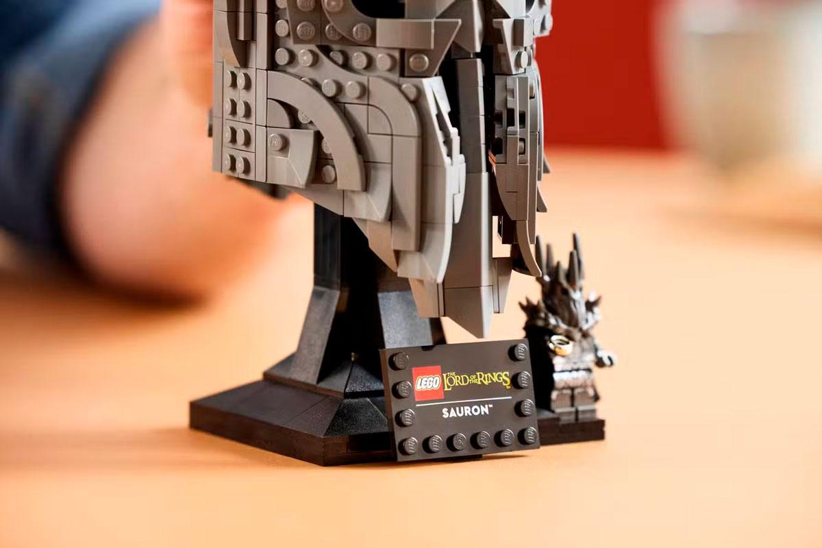 LEGO анонсировала набор со шлемом Саурона из 