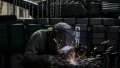 An employee of the defense industry at work in a workshop. Photo: MINISTRY OF DEFENSE.