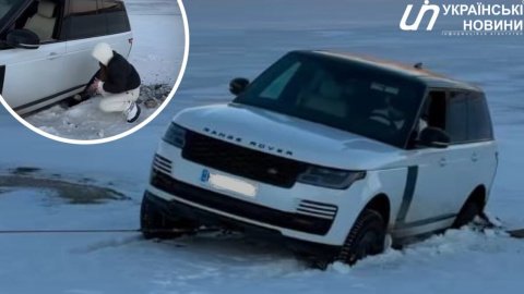 Застряглий Range Rover. Колаж: Українські Новини