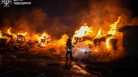 Последствия атаки РФ. Фото: ГСЧС