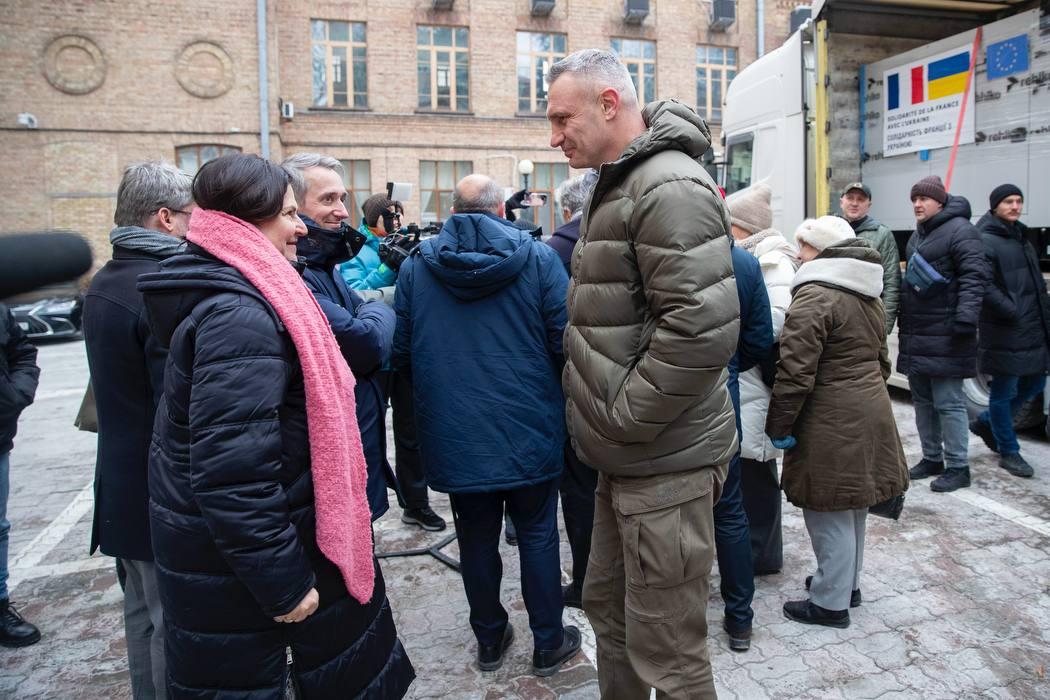В Киев поступили генераторы от Франции. Фото: Telegram/Віталій Кличко